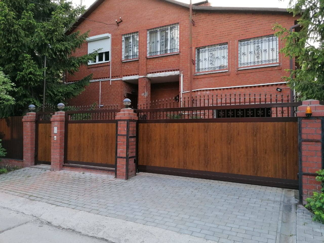 Уличные ворота DoorHan в Брянске с установкой