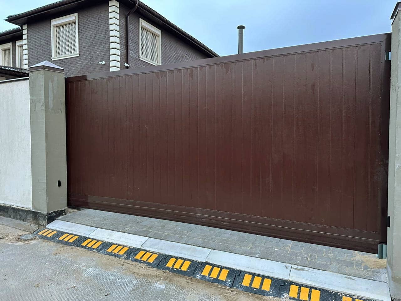 Уличные ворота DoorHan в Брянске с установкой